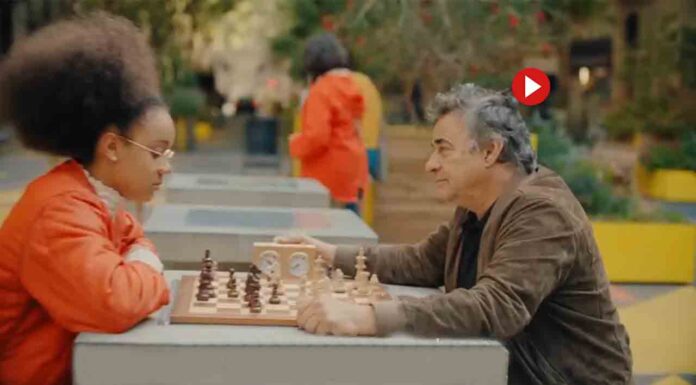 El actor Eduard Fernández, protagonista del vídeo de campaña de Colau El actor Eduard Fernández, protagonista del vídeo de campaña de Colau