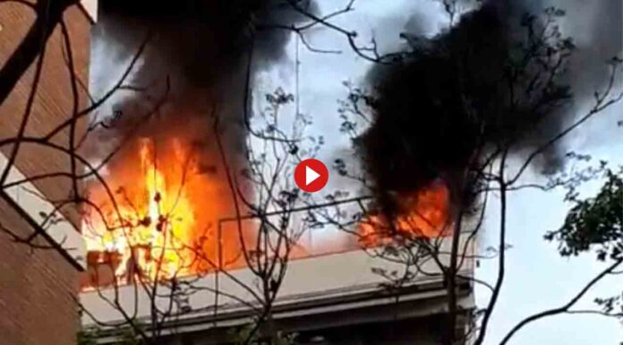 Incendio en la azotea de un edificio de Sant Andreu Incendio en la azotea de un edificio de Sant Andreu