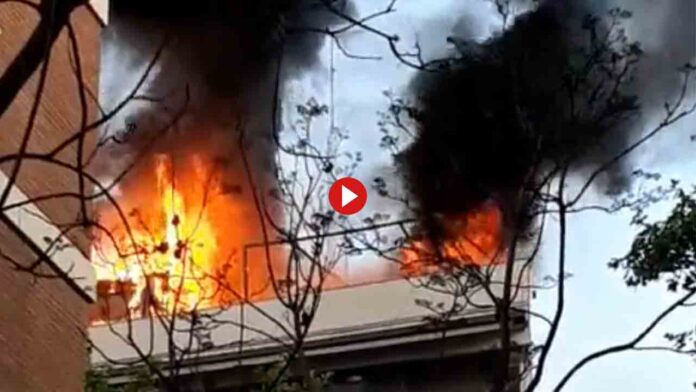 Incendio en la azotea de un edificio de Sant Andreu