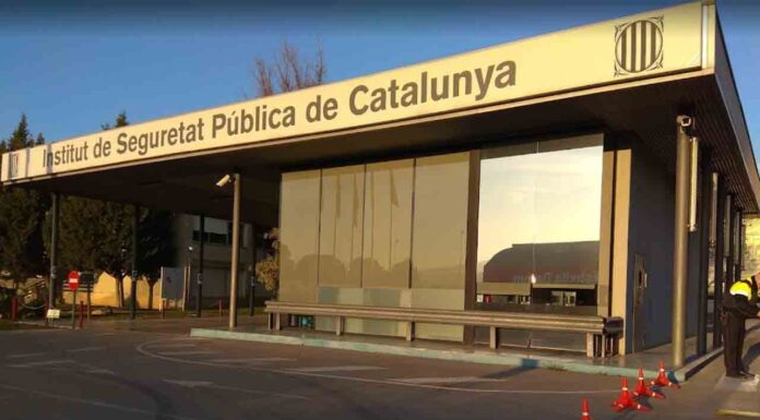 Expulsan a un aspirante a la Guàrdia Urbana por tocamientos a tres alumnas Expulsan a un aspirante a la Guàrdia Urbana por tocamientos a tres alumnas