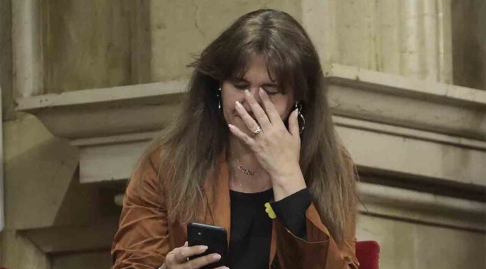 La JEC decide retirar del escaño a Laura Borràs tras desestimar sus alegaciones La JEC decide retirar del escaño a Laura Borràs tras desestimar sus alegaciones