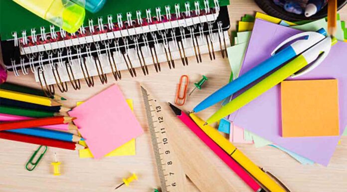 Los alumnos de primaria recibirán un cheque de 100 euros para material escolar Los alumnos de primaria recibirán un cheque de 100 euros para material escolar