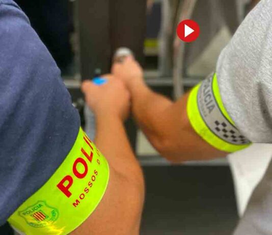 Guàrdia Urbana y Mossos desactivan un punto de venta de drogas en Sant Martí Guàrdia Urbana y Mossos desactivan un punto de venta de drogas en Sant Martí