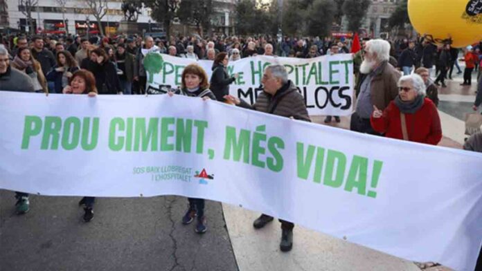 Protesta en el Baix Llobregat por la construcción de pisos en zonas verdes