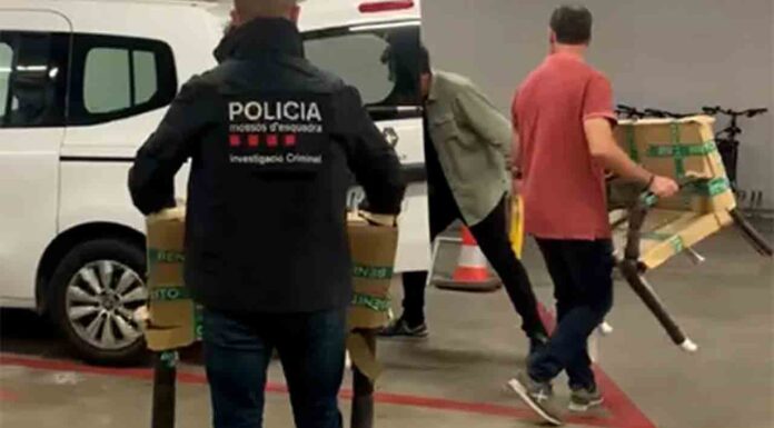 Recuperan el mobiliario urbano robado en la Superilla del Eixample Recuperan el mobiliario urbano robado en la Superilla del Eixample