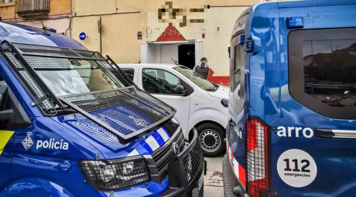 Redada en el bar musical La Oficina, en El Clot Redada en el bar musical La Oficina, en El Clot