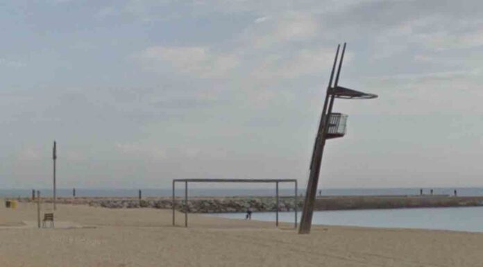 Se declaran en huelga indefinida los socorristas de las playas de Barcelona Se declaran en huelga indefinida los socorristas de las playas de Barcelona