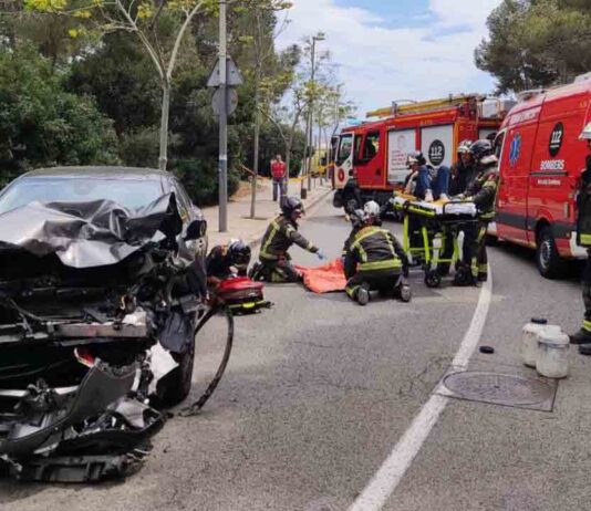 Tres heridos en un accidente en el Carmel entre un bus, un turismo y una moto Tres heridos en un accidente en el Carmel entre un bus, un turismo y una moto