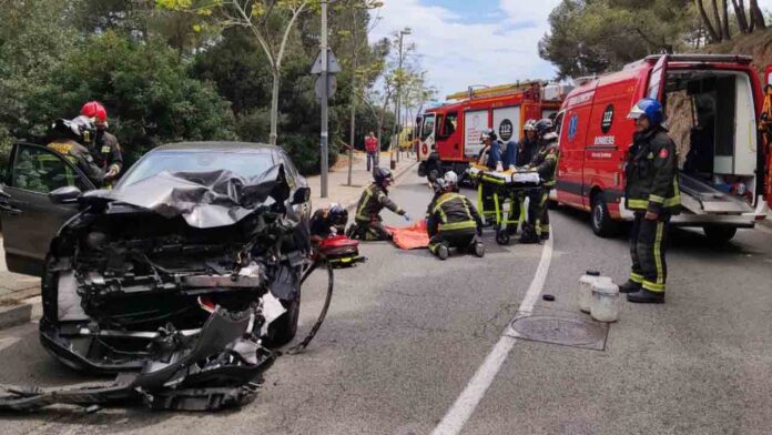 Tres heridos en un accidente en el Carmel entre un bus, un turismo y una moto