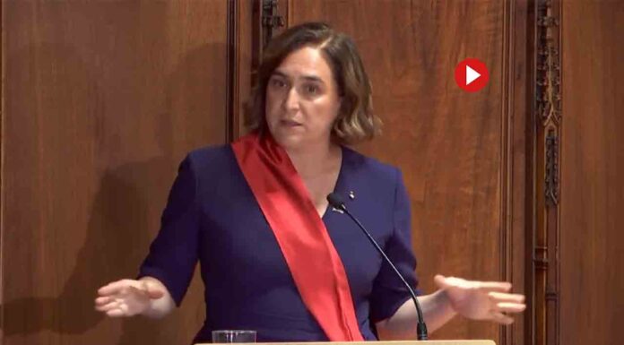 Ada Colau espera que la ‘generosidad’ al PSC sirva para juntar fuerzas progresistas Ada Colau espera que la 'generosidad' al PSC sirva para juntar fuerzas progresistas