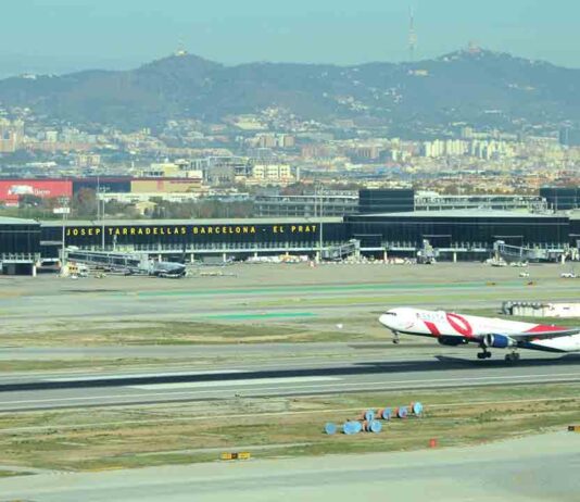 Proponen ampliar el uso de las pistas del aeropuerto de El Prat Aterrizaje de emergencia en Barcelona por el nacimiento de un bebé a bordo