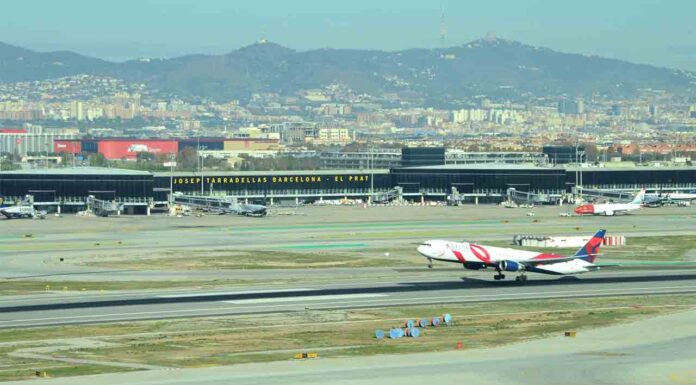 Aterrizaje de emergencia en Barcelona por el nacimiento de un bebé a bordo Aterrizaje de emergencia en Barcelona por el nacimiento de un bebé a bordo