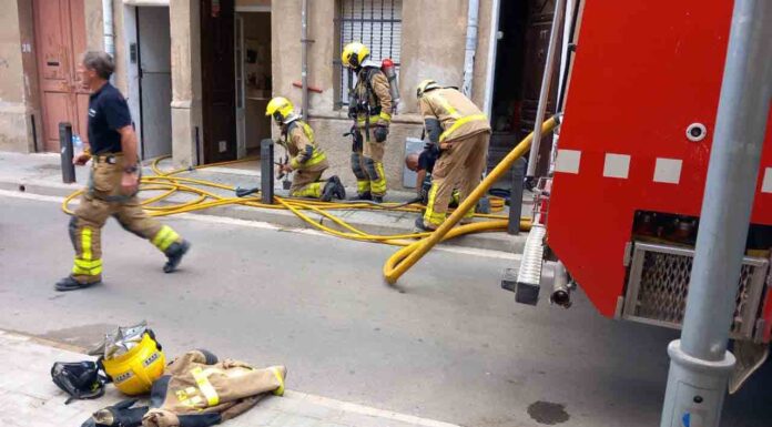 Incendio en un piso en Santa Coloma esta madrugada Dos hombres heridos por un incendio en Cornellà