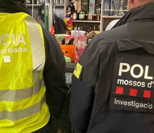 Desmantelados dos puntos de venta de droga en Sant Martí Desmantelados dos puntos de venta de droga en Sant Martí