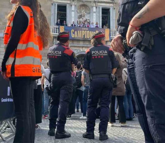 Detenido por un delito sexual en la celebración del Barça en plaza Sant Jaume Detenido por un delito sexual en la celebración del Barça en plaza Sant Jaume