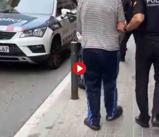 Dos detenidos en Gràcia en sendos puntos de venta de heroína Dos detenidos en Gràcia en sendos puntos de venta de heroína