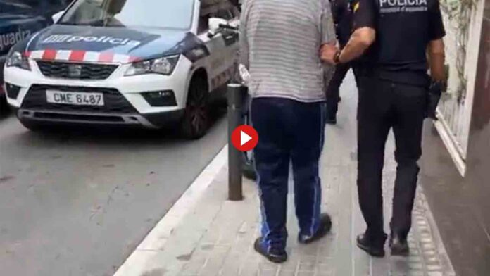 Dos detenidos en Gràcia en sendos puntos de venta de heroína