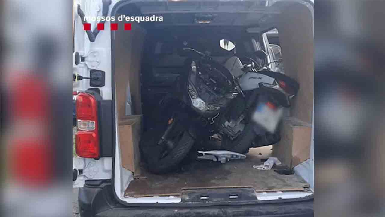 Los Mossos detienen a dos personas por el robo de 25 motos en Sant Martí