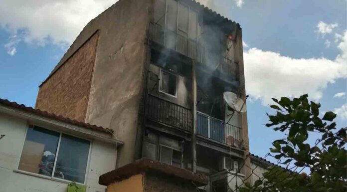 Dos hombres heridos por un incendio en Cornellà Dos hombres heridos por un incendio en Cornellà
