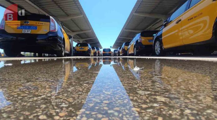 El Gobierno blinda al taxi frente a los VTC a través de un Decreto Ley Gran manifestación del taxi en Barcelona contra la liberalización de los VTC