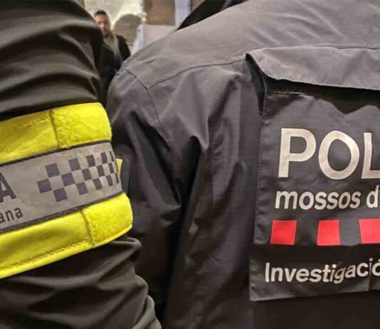 El Ayuntamiento asiste a las víctimas de ladrones reincidentes Dos detenidos en Gràcia en sendos puntos de venta de heroína