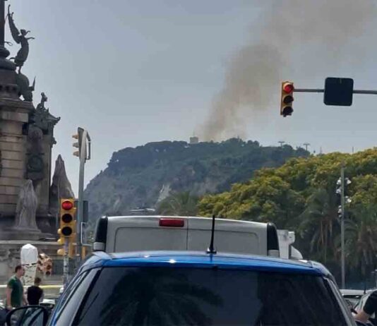Incendio frente al Castillo de Montjuïc Incendio frente al Castillo de Montjuïc