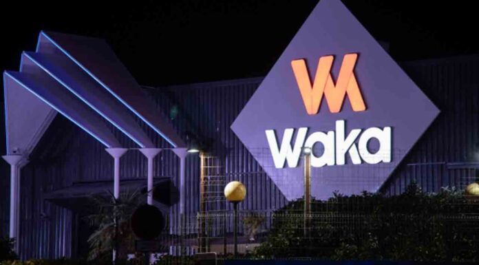Investigan a dos porteros de la discoteca Waka por xenofóbia Investigan a dos porteros de la discoteca Waka por xenofóbia