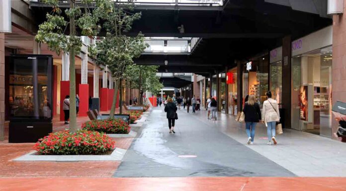 Detenido por hacer tocamientos a una dependienta en La Maquinista Detenido por hacer tocamientos a una dependienta en La Maquinista