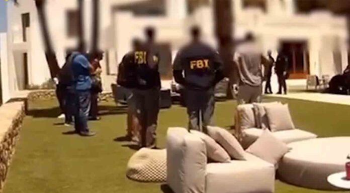 La policía y el FBI detienen a un peligroso fugitivo por un fraude superior a un millón de dólares La policía y el FBI detienen a un peligroso fugitivo por un fraude superior a un millón de dólares