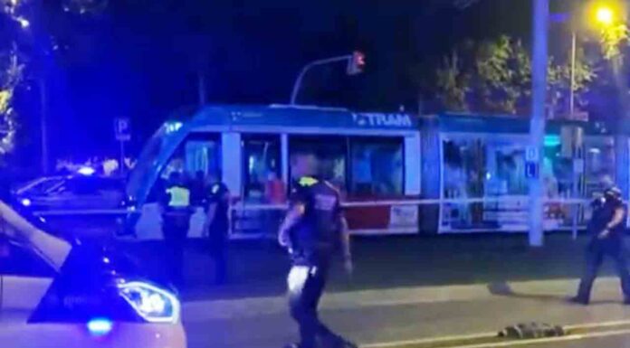 Muere un hombre atropellado por un tranvía en Diagonal Mar Muere un hombre atropellado por un tranvía en Diagonal Mar