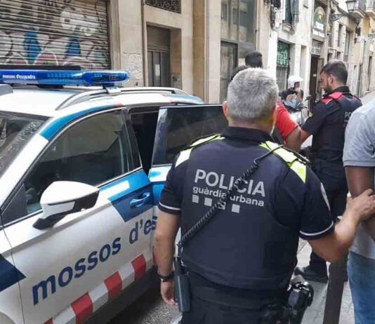 Desactivan dos puntos de venta de droga en el Raval con 6 detenidos Desactivan dos puntos de venta de droga en el Raval con 6 detenidos