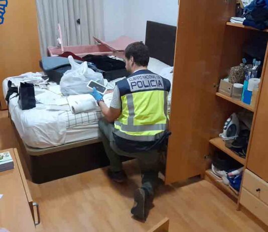 Desarticulado un grupo que estafó 100.000 euros con el envío de SMS Desarticulado un grupo que estafó 100.000 euros con el envío de SMS