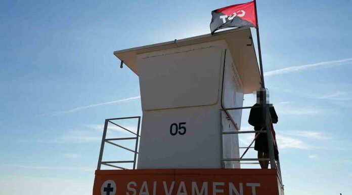 Huelga indefinida de los socorristas reclamando la falta de personal Huelga indefinida de los socorristas reclamando la falta de personal