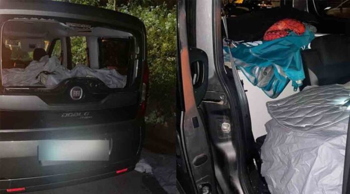 Detienen a un hombre que había forzado nueve coches en Montjuïc Detienen a un hombre que había forzado nueve coches en Montjuïc