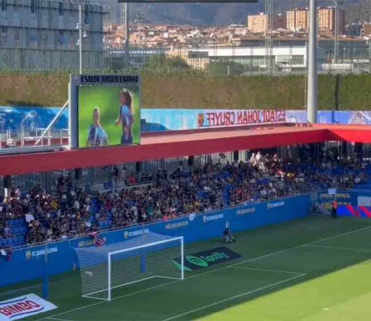 El público del estadio Johan Cruyff pide la dimisión de Luis Rubiales El público del estadio Johan Cruyff pide la dimisión de Luis Rubiales