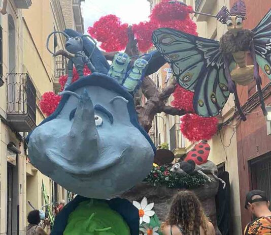 La calle Progrés gana el concurso de calles adornadas de Gràcia