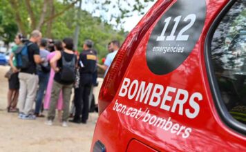 Un incendio en Diagonal obliga a suspender parte del servicio de la L5 del metro Los Bomberos de Barcelona piden extremar la precaución por los incendios forestales
