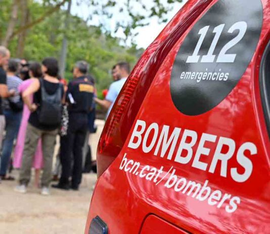 Un incendio en Diagonal obliga a suspender parte del servicio de la L5 del metro Los Bomberos de Barcelona piden extremar la precaución por los incendios forestales
