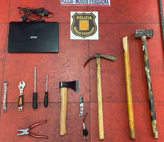 Siete detenidos dentro de un coche en el Eixample con herramientas de robo Siete detenidos dentro de un coche en el Eixample con herramientas de robo