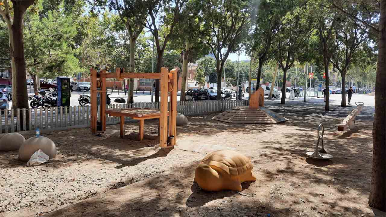 El Ayuntamiento abre una nueva superárea de juego infantil en Sant Martí