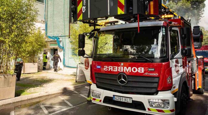 Varios heridos en el incendio de un piso en El Raval Varios heridos en el incendio de un piso en El Raval