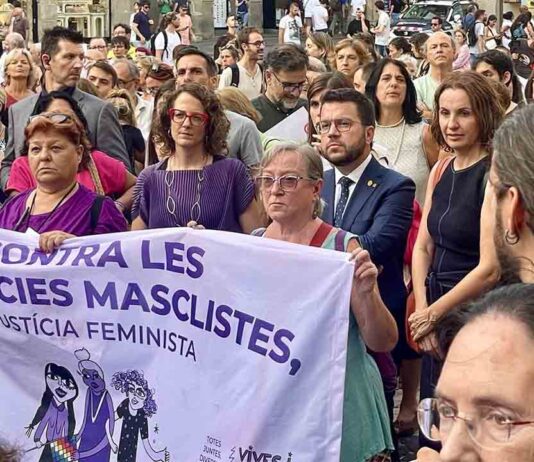 Concentración en la Plaza Sant Jaume en apoyo a Jennifer Hermoso Concentración en la Plaza Sant Jaume en apoyo a Jennifer Hermoso