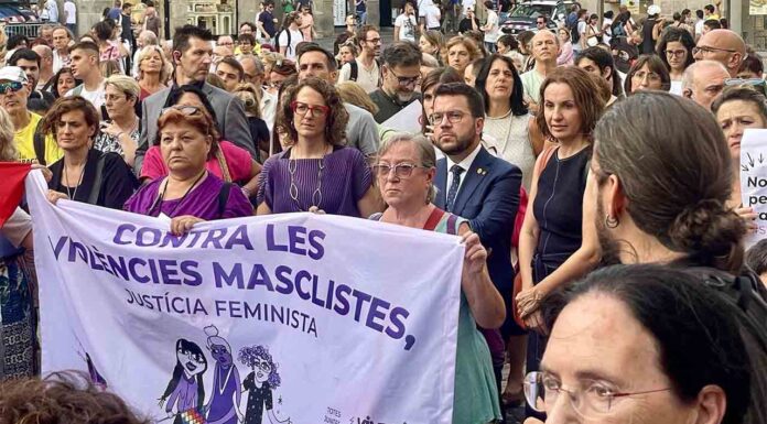 Concentración en la Plaza Sant Jaume en apoyo a Jennifer Hermoso Concentración en la Plaza Sant Jaume en apoyo a Jennifer Hermoso
