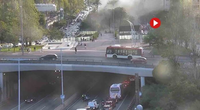 Cortada la ronda de Dalt en ambos sentidos por un camión en llamas Cortada la ronda de Dalt en ambos sentidos por un camión en llamas