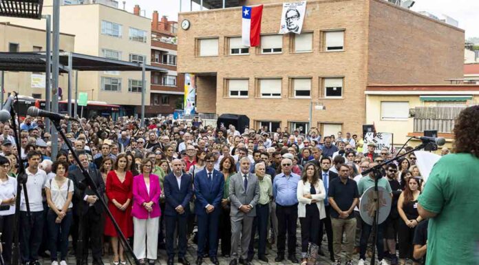Homenaje a Salvador Allende en el Carmel Jaume Collboni asiste al acto de homenaje a Salvador Allende