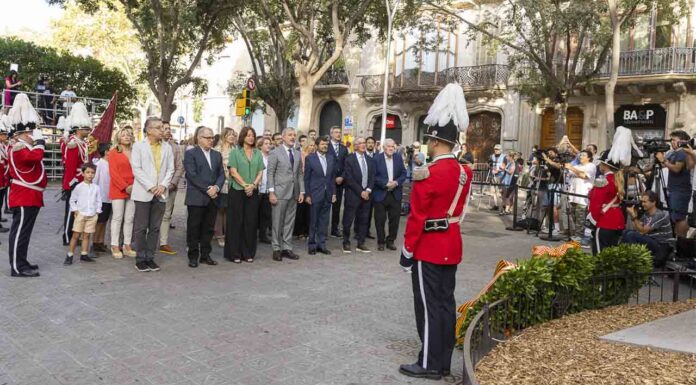 Jaume Collboni encabeza la ofrenda del Ayuntamiento a Rafael Casanova Jaume Collboni encabeza la ofrenda del Ayuntamiento a Rafael Casanova