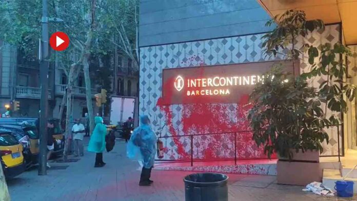 Rocían con pintura el hotel Intercontinental, vinculado a The District
