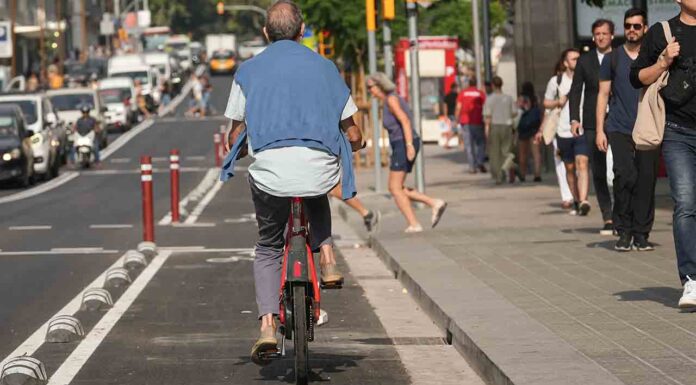 Entra en servicio el primer tramo de carril bici de Via Laietana Entra en servicio el primer tramo de carril bici de la Via Laietana