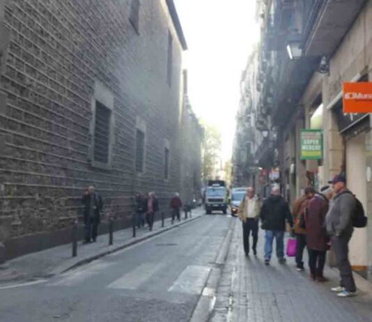 Herido grave un joven en El Raval tras recibir varias puñaladas Herido grave un joven en El Raval tras recibir varias puñaladas