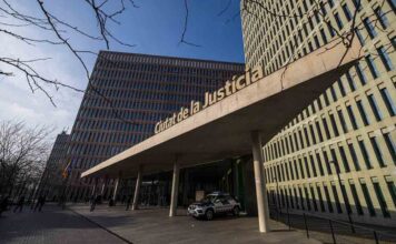 Prisión provisional para el acusado de un apuñalamiento mortal en Bon Pastor El juzgado perdona todas las deudas a una vecina de Barcelona